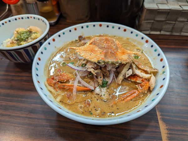 「濃厚蟹トマト味噌クリ〜厶ら〜麺」@らー麺 あけどやの写真