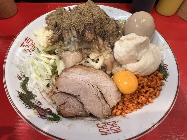 「まぜそば　味玉　玉ねぎ　魚粉」@ラーメン鷹の目 北千住店の写真