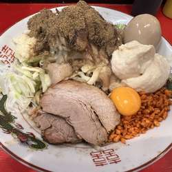 まぜそば　味玉　玉ねぎ　魚粉