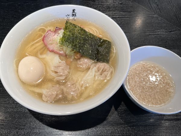 「ワンタン麺塩味玉背脂」@支那ソバ 小むろの写真