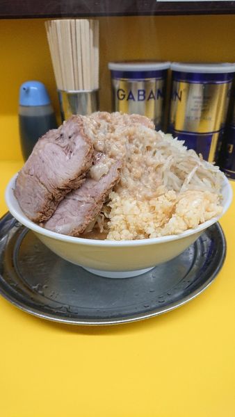 「令5・2・8ラーメン大、ニンニク玉葱マシマシ野菜アブラマシ950」@麺でる 南大沢店の写真