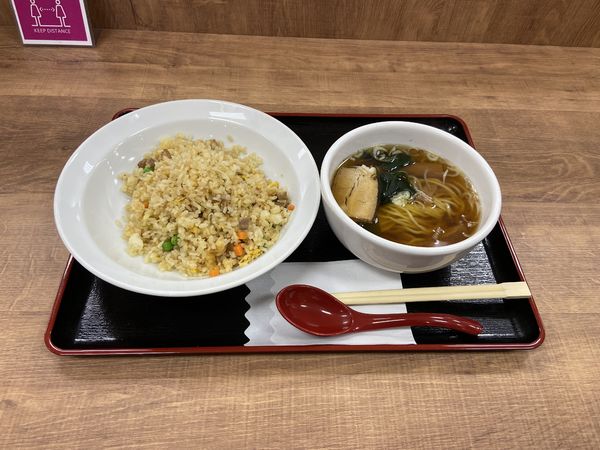 「五目チャーハンと半ラーメン(825円)」@創造中華 華星 イオンスタイル成田店の写真