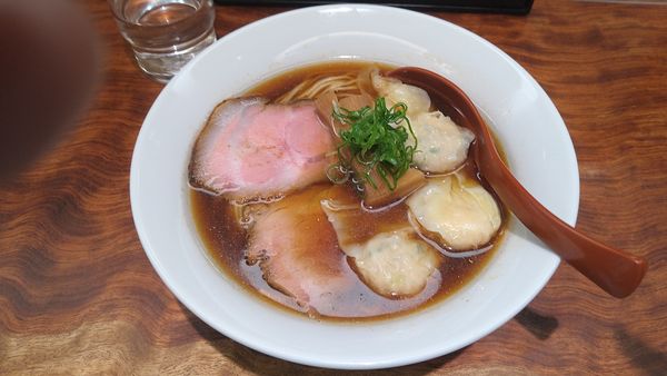 「ワンタン醤油そば(ワンタン3個)¥1200-」@三馬路 東京店の写真