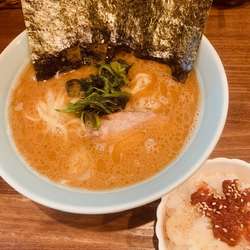 辛ラーメン 750円　半ライス 100円
