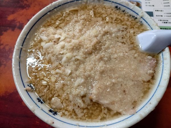 「大盛そば(大油)1000円＋玉ネギ増100円＝1100円」@杭州飯店の写真