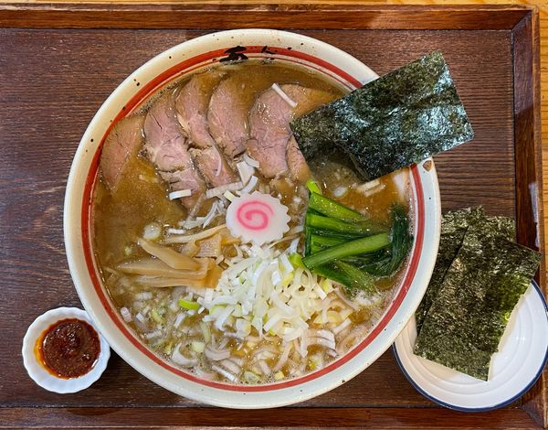 「らーめん(中)、追加チャーシュー(モモ)、小鬼、ねぎ、のり」@人形町 兎屋の写真