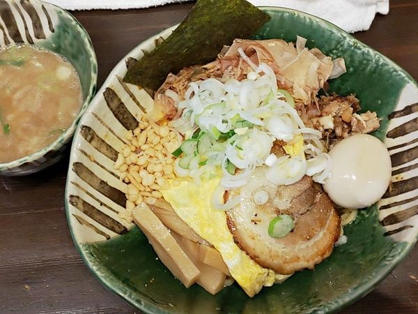 「カレー油そば＋燻玉」@麺や 璃宮の写真