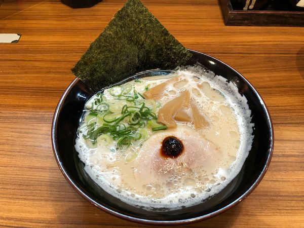 「博多とんこつラーメン」@横浜家系ラーメン 壱角家 落合南長崎店の写真