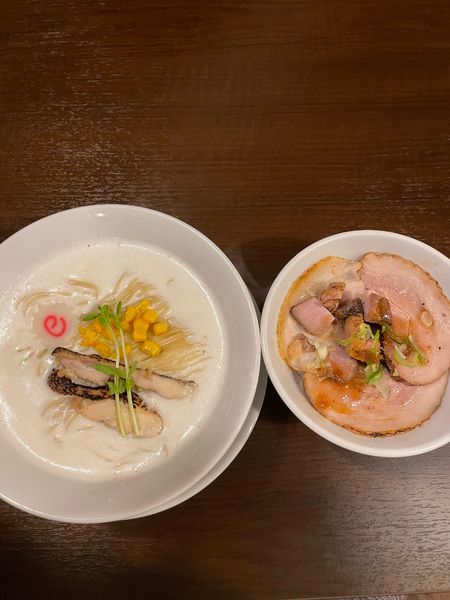 「貝だし鶏白湯＋炙りチャーシュー丼」@クラム&チキンヌードル クラチキの写真