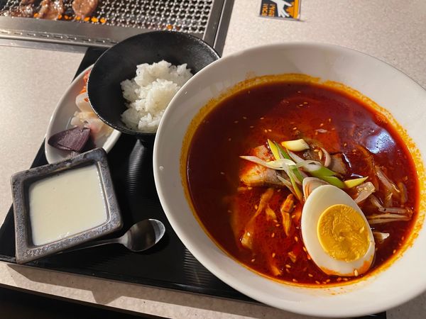 「牛骨ラーメン烈辛麺」@フレンチ焼肉Grandela 横浜グランゲート店の写真