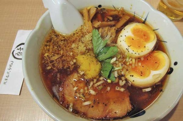 「与ろゐ屋ブラック　950円＋縁たま（双子の味玉）　150円」@与ろゐ屋の写真