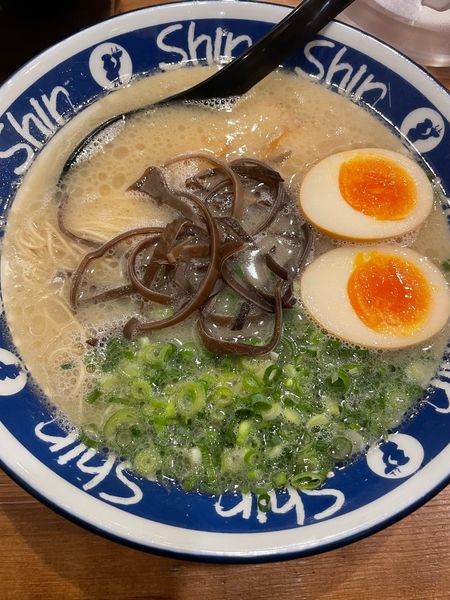 「ラーメン」@博多らーめん ShinShin 天神本店の写真