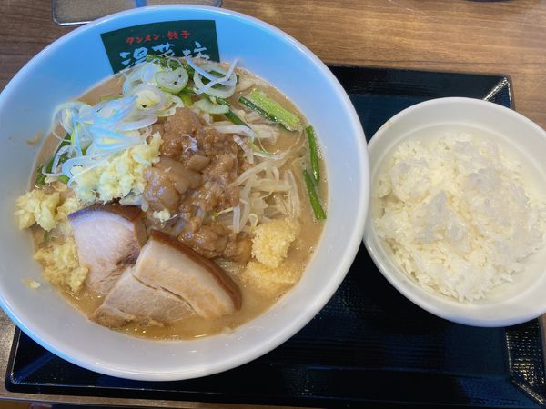 「ちょっとジャンクなにんにくタンメン＋ライス」@湯菜坊の写真