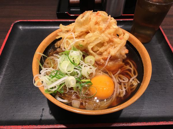 「かき揚げ玉子そば」@めとろ庵 大手町店の写真