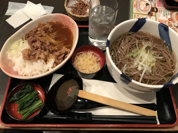 「牛カレー丼セット」@信州そば処 そじ坊 有明ワンザ店の写真