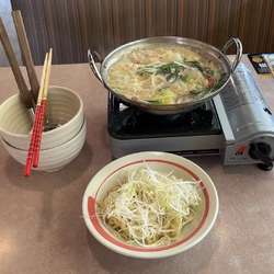 もつと鶏の合盛り鍋 鶏白湯＋〆らーめん