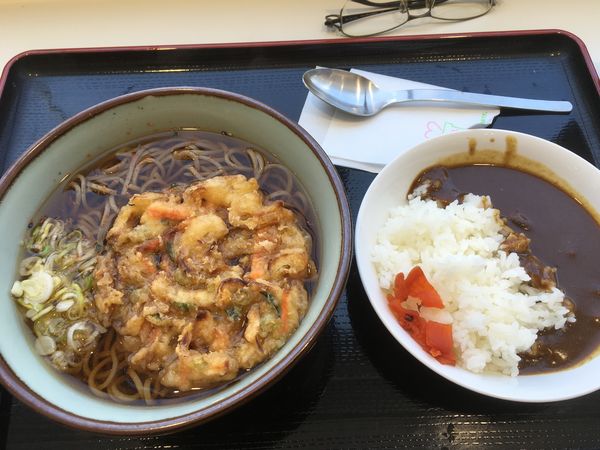 「かき揚げそばミニカレーセット」@YASMOCCA谷田部東の写真
