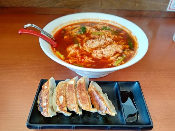 「辛麺(並盛・130g・太麺・5辛)950円→500円＋餃子」@辛麺屋 桝元 高崎インター店の写真