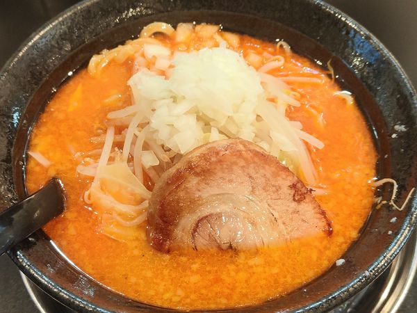 「ハーフ辛味噌ラーメン」@WILDラーメンの写真