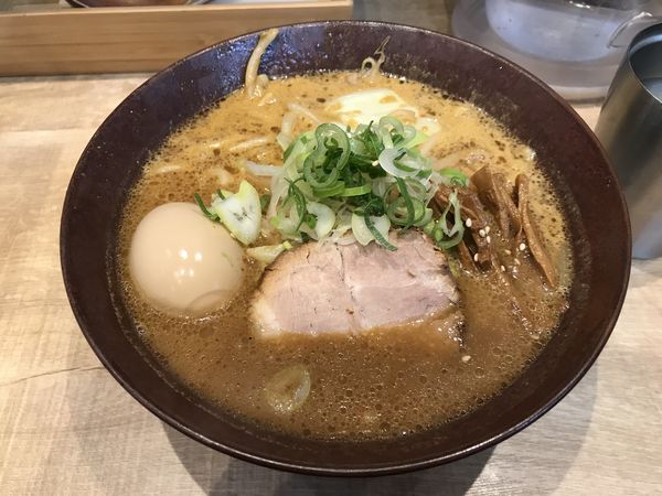 「赤味噌ラーメン 1,000円＋クーポン味玉」@九段下 中路の写真