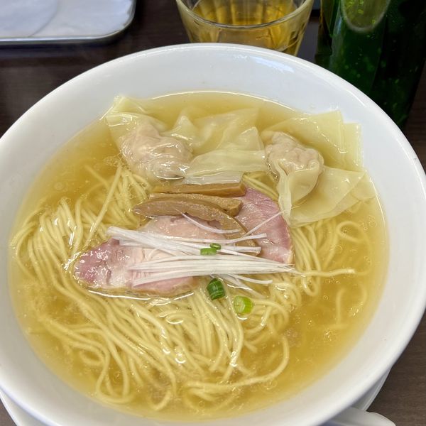 「塩そば＋ワンタン＋ハートランドビール（小瓶）」@中華そば 裏慶の写真