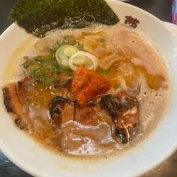 赤豚骨ラーメン（濃厚、細麺）