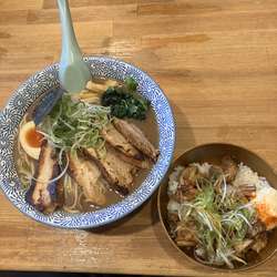 チャーシュー麺こってり魚介大盛り　チャーシュー丼