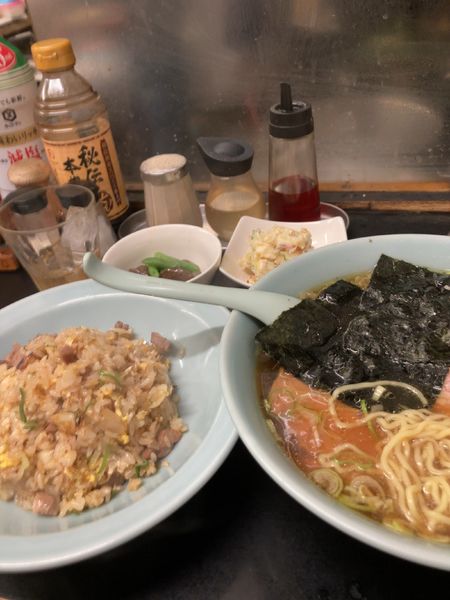 「醤油ラーメン+ニンニク入りチャーハン小　900円」@ラーメン亭 こぐまの写真