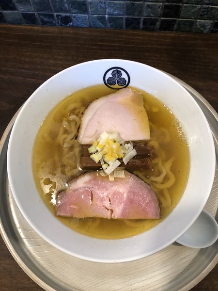 「らぁめん(並)【土日祝限定】880円」@麺屋みつば＋クローバーの写真