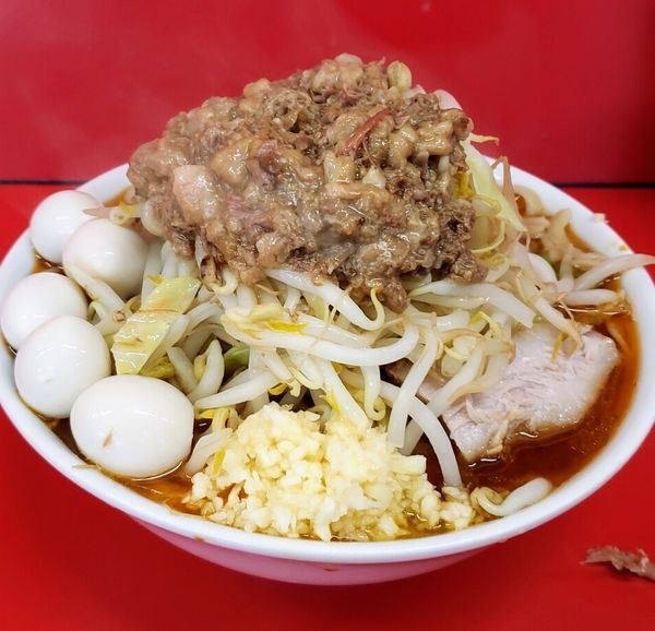 「辛い小ラーメン（麺少なめ、ニンニク、アブラ）８８０円＋うずら」@ラーメン二郎 ひたちなか店の写真