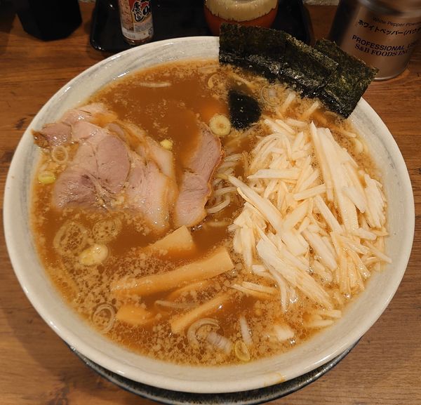 「特製ラーメン並+長芋(半麺、980円)」@RAMEN RUNの写真