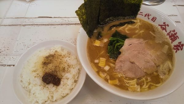 「らーめん・並+ライス無料(¥700)」@二代目 谷瀬家の写真