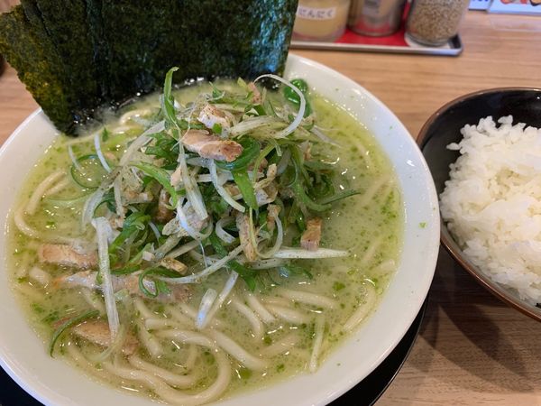 「青鬼ラーメンのりトッピング」@横浜家系ラーメン 有楽家 共和店の写真