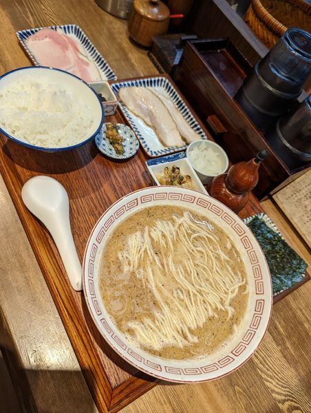 「中華そば定食（鯵）+岩中豚ローストポーク（一枚）」@炭火焼濃厚中華そば 威風堂道の写真