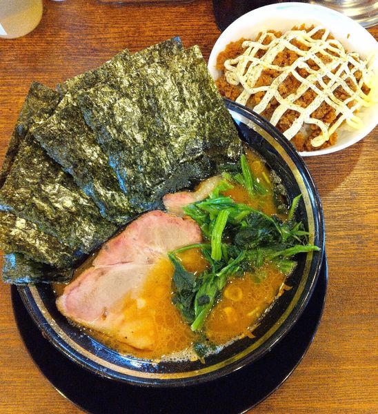 「ラーメン 800円＋のり 100円＋ライス 100円」@家系ラーメン王道家直系 環家の写真
