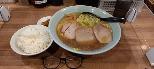 「ラーメン大盛固め・得セット(ランチタイム)背脂多め」@らーめん田丸 元住吉店の写真