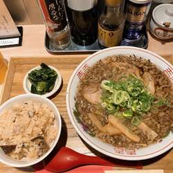 尾道ラーメンセット（限定鶏炊き込みご飯）