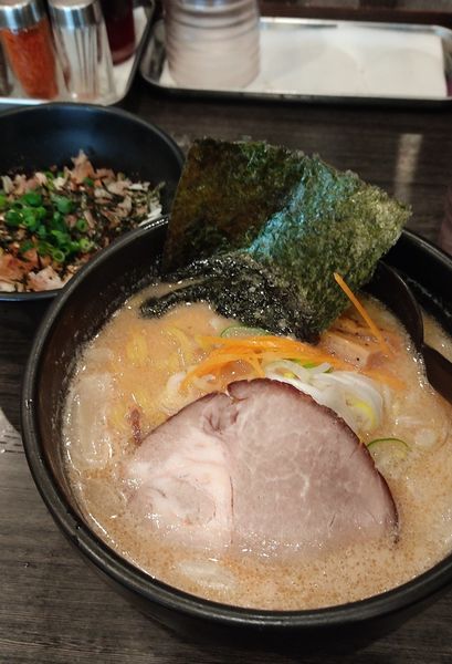 「合わせ味噌らーめん＋山わさび飯」@北海道らーめん奥原流 久楽 EQUiA北千住店の写真