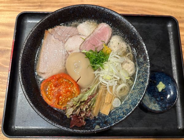 「極上 特製黄金塩そば（全部のせ）」@らーめん味彩 アソーク店の写真