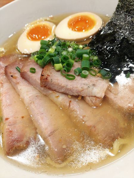 「塩らーめん・味玉＆焼豚3枚増し」@らーめん丸心の写真