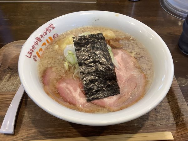「背脂わんたんそば　1300円」@しあわせ中華そば食堂 にこりの写真