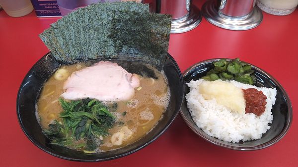「ラーメン(並)¥700+のり¥100+ライス無料」@横浜家系ラーメン 宮里家の写真