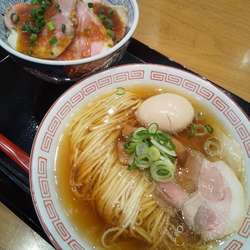 名古屋コーチンの中華そば800円ローストポーク丼500円