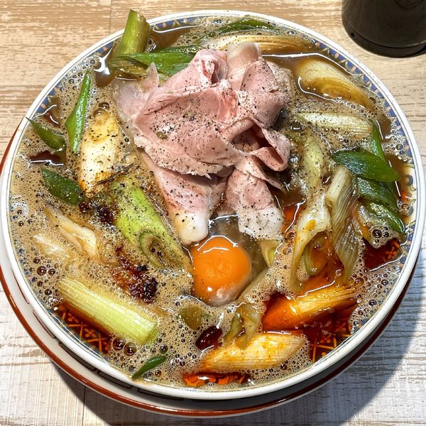 「＜気まぐれ限定＞ 深谷辛ネギブラック ￥1000」@中華そば 四つ葉の写真