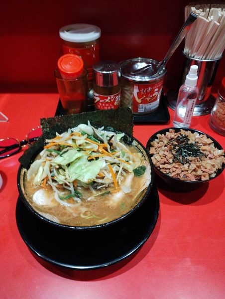 「チャーシューメン+野菜畑　1150円」@環2家 川崎店の写真