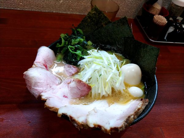 「まかないラーメン・トロトロバラ肉増し」@横浜家系らーめん 天王家 寒川総本店の写真