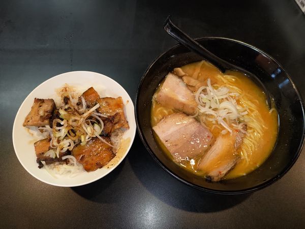 「みそとんこつラーメン650円＋ミニチャーシュー丼350円」@ラーメン屋 らぁさんの写真