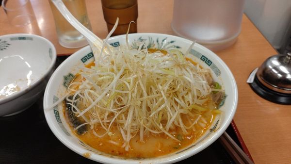 「ピリ辛豚骨ねぎらーめん」@日高屋 五香西口店の写真