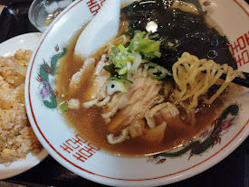 「お得麺飯セット 蒸し鶏ラーメン＋キムチチャーハン(850)」@福星園の写真