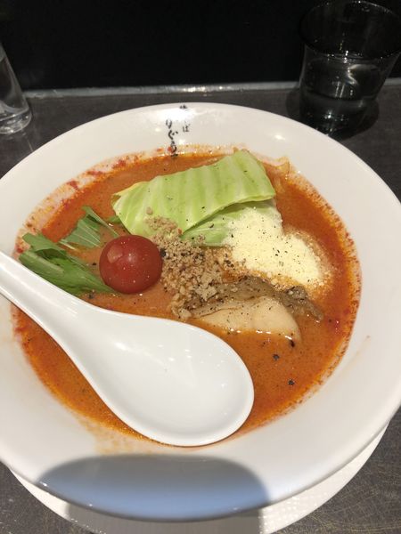 「完熟トマトの塩鶏そば1030円(※無料クーポン1000円引き」@鶏そば かぐら屋 上野御徒町店の写真